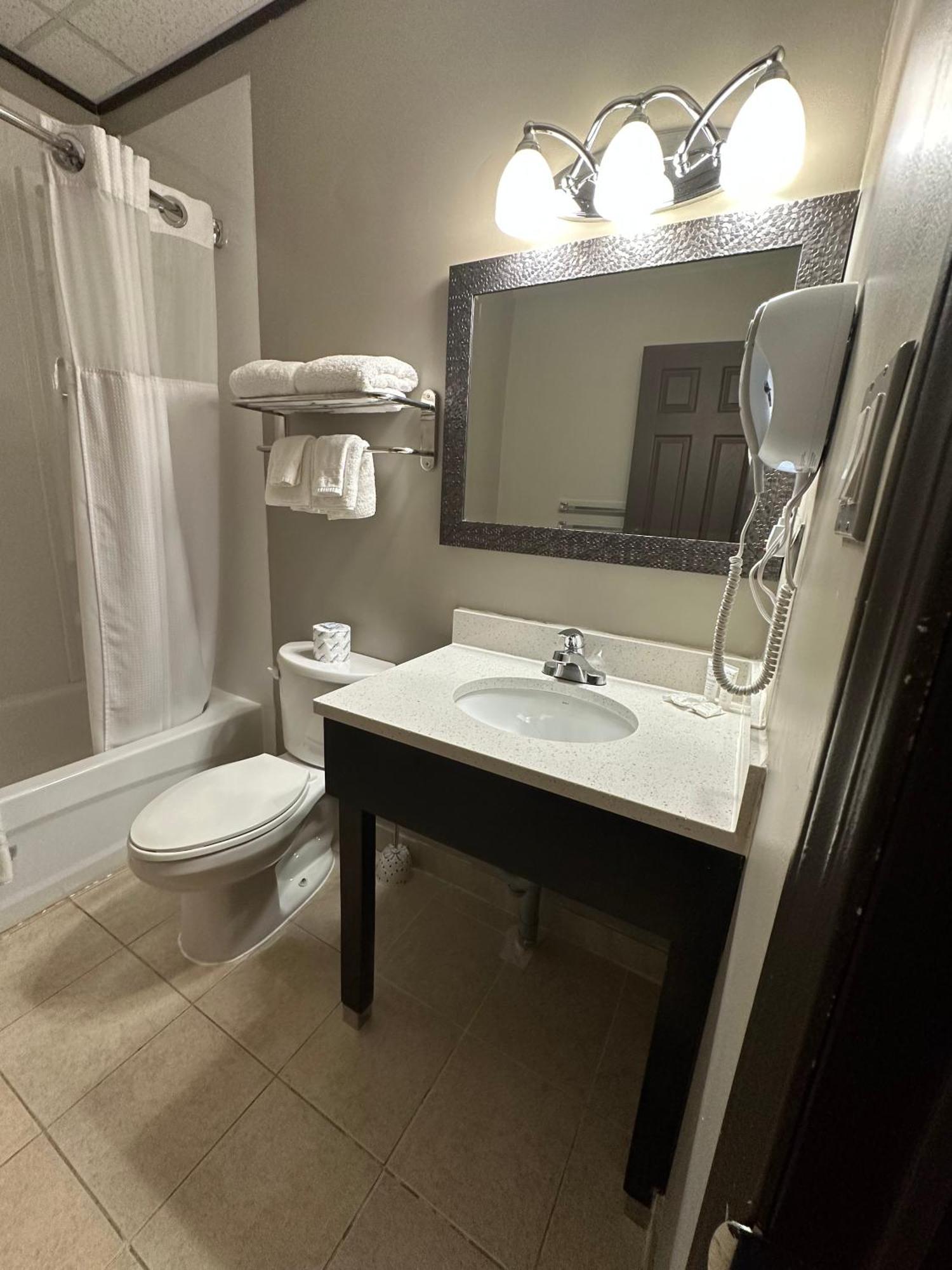 Le Voyageur Inn Mattawa Ngoại thất bức ảnh